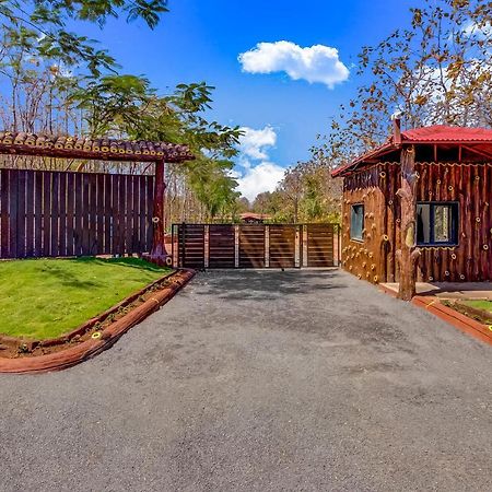 Club Mahindra Netrang Hotell Exteriör bild