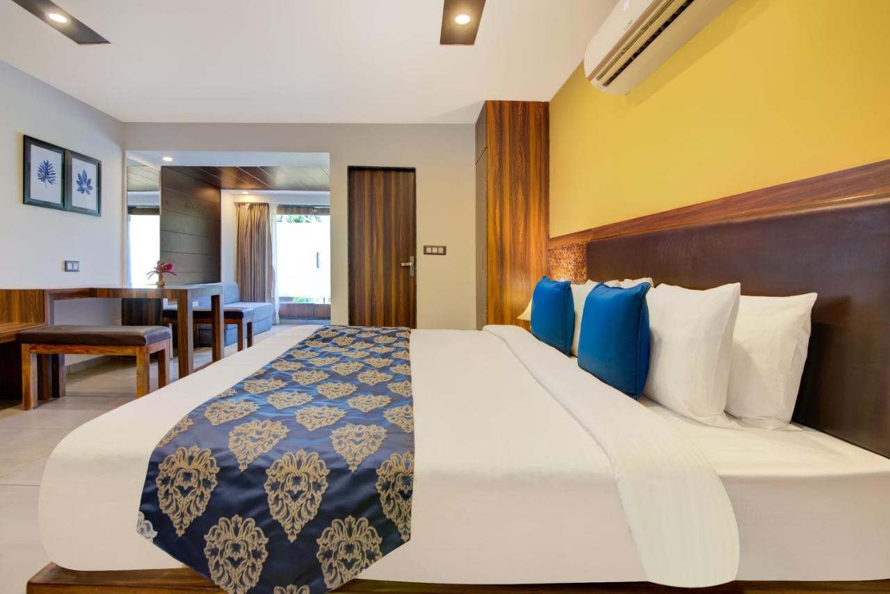 Club Mahindra Netrang Hotell Exteriör bild