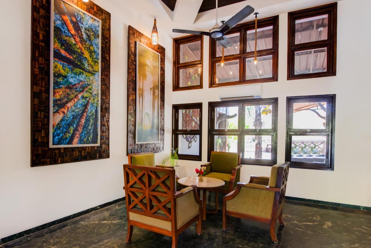 Club Mahindra Netrang Hotell Exteriör bild