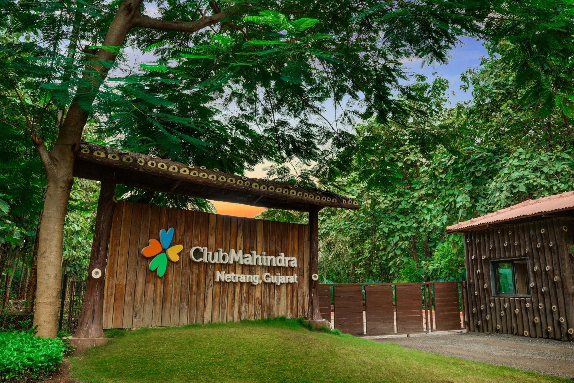 Club Mahindra Netrang Hotell Exteriör bild